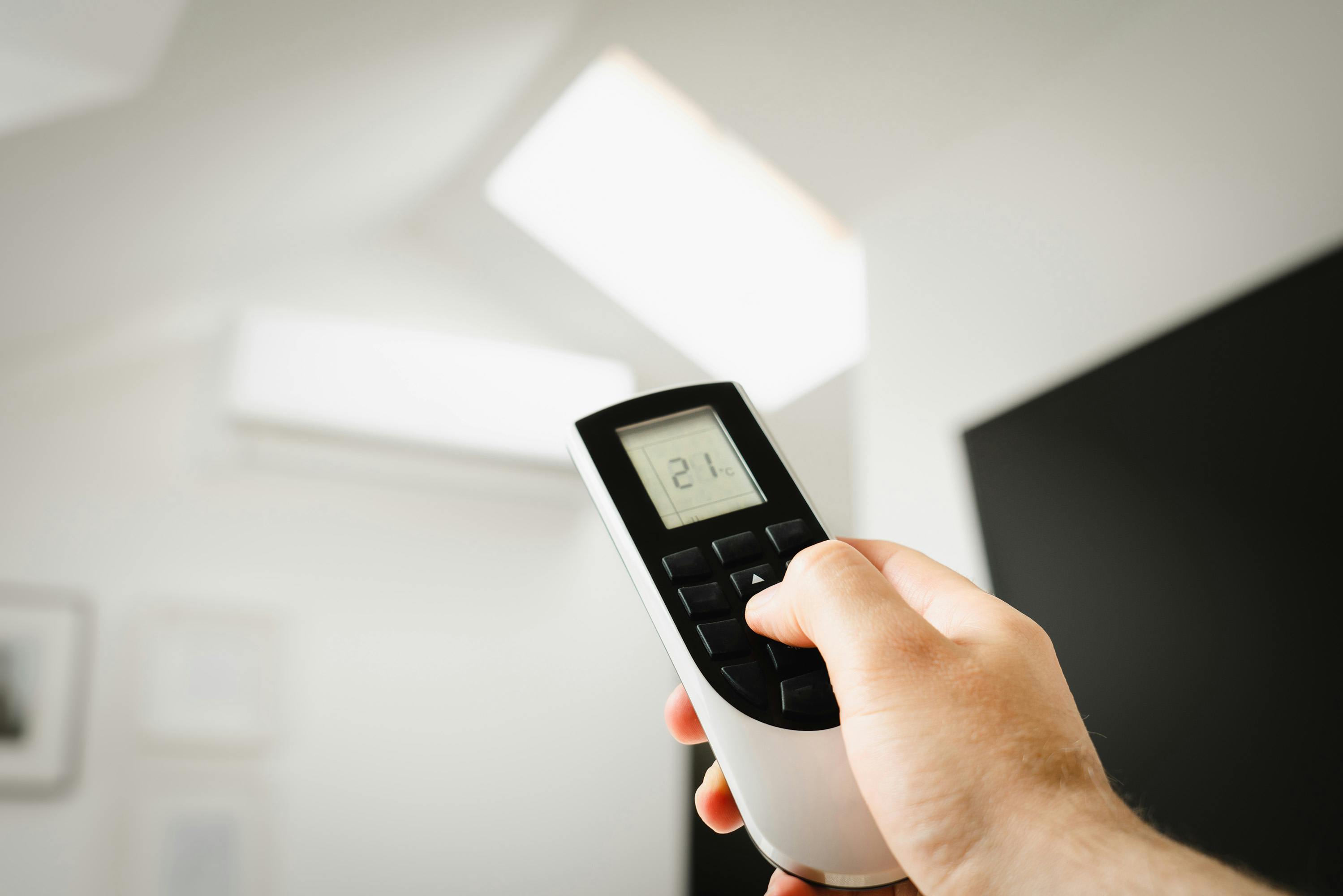 Control de aire acondicionado split en vivienda Madrid - LEFTARO